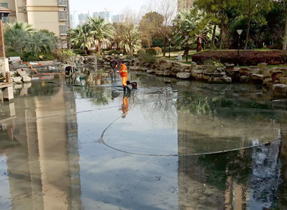 浦口景观池淤泥清理
